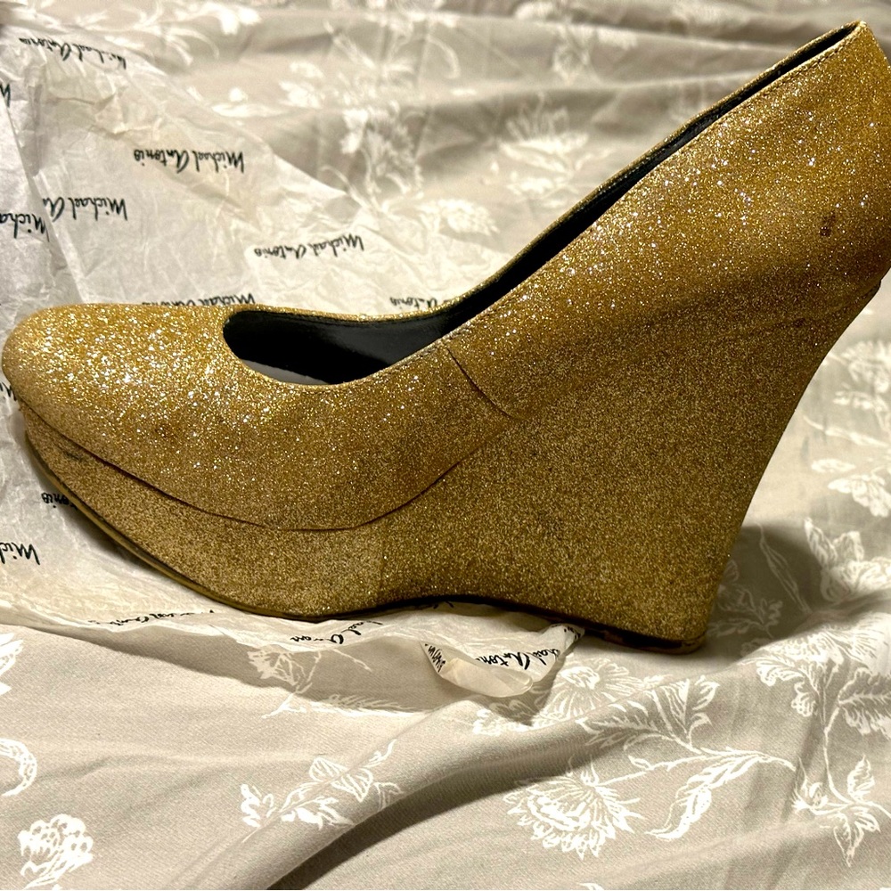 Women’s classy gold wedge heel size 11
